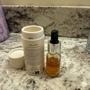 The Face Illuminating Self-Tan Drops - Gold